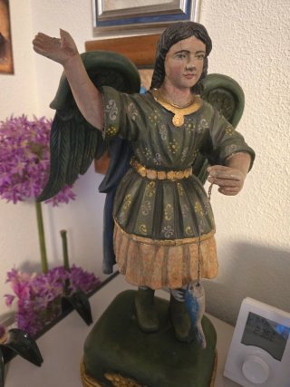 Figura de Ángel Tallado Policromado