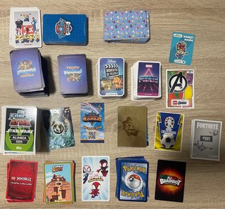 Lote de cromos y cartas variadas