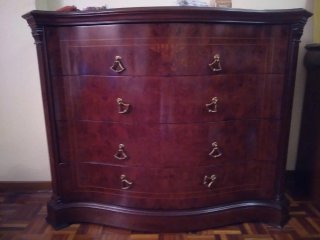 Aparador de madera con cajones