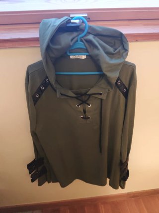 Camiseta Manga Larga con Capucha