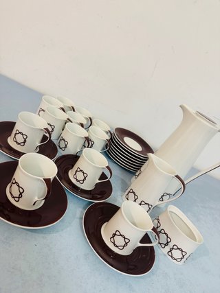 Set de tazas y platos con jarra