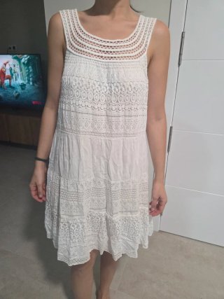 Vestido playero blanco con encaje