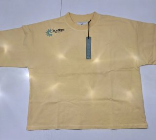 Camiseta Scuffers Amarilla con etiqueta