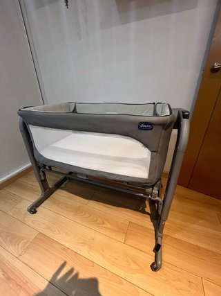 Minicuna Chicco Next2Me Gris