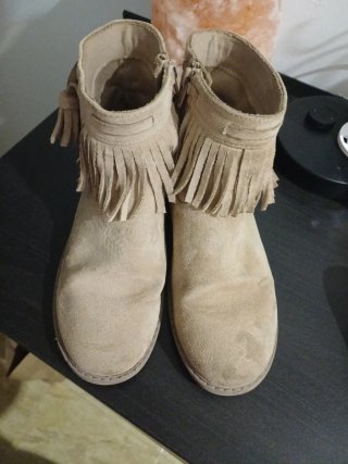 Botines de niña con flecos