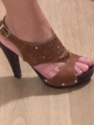Sandalias de tacón marrones
