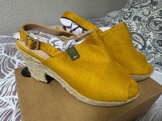 Cuñas amarillas