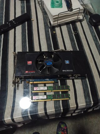 Tarjeta Gráfica Sapphire Radeon HD 4870 y RAM