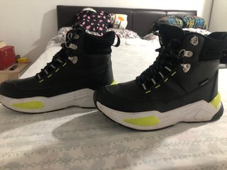 Botas Waterproof Negras y Amarillas horma estrecha