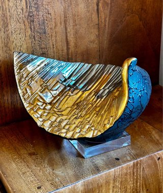 Figura de Porcelana Galos Oro y Platino