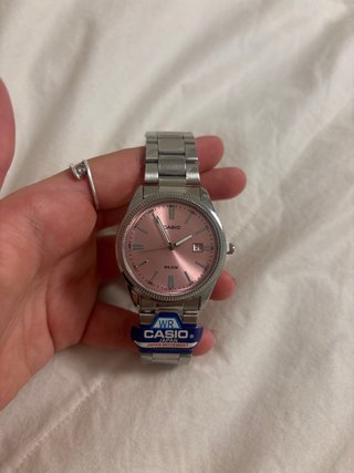 Reloj Casio Plateado con Esfera Rosa