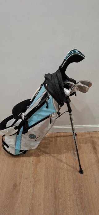 KIT DE GOLF A ESTRENAR MARCA STAG CON PRECINTOS