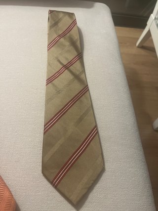 Corbata Beige con Rayas Rojas