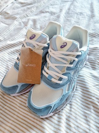 Zapatillas Asics Gel en color Celeste