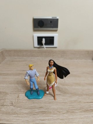 Figuras Pocahontas y John Smith