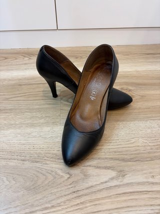Zapatos salón negros de piel