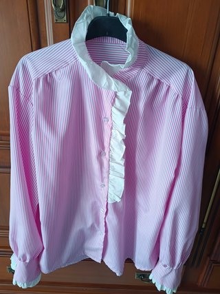 Camisa de rayas con volantes
