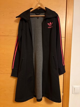 Chaqueta larga adidas negra y rosa