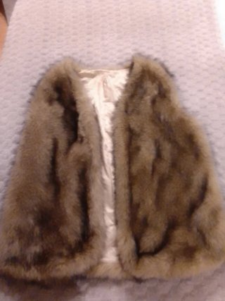 Chaleco de pelo sintético marrón