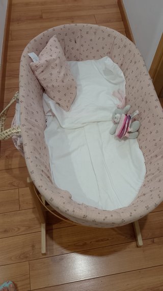 Moisés de madera con vestidura