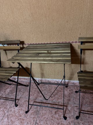 Set mesa plegable y 2 sillas de madera y metal