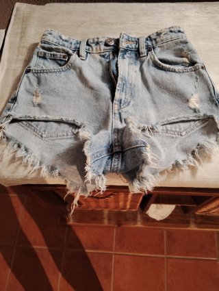 Pantalón corto vaquero deshilachado