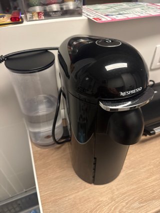 Cafetera Nespresso Vertuo Negra