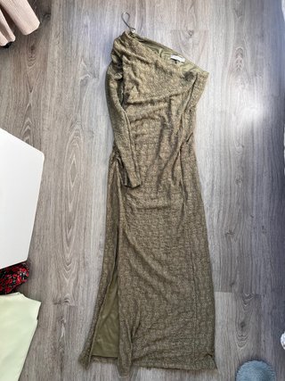 Vestido Stradivarius asimétrico