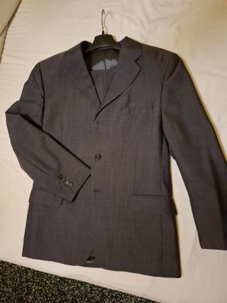 Traje de hombre gris