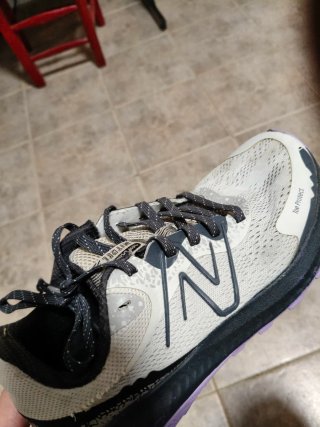 Zapatillas mujer  Trail New Balance Talla 39 .