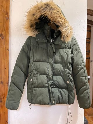 Chaqueta Acolchada Verde Oliva con Capucha