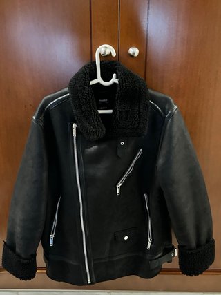 Abrigo de borrego negro Pull&Bear