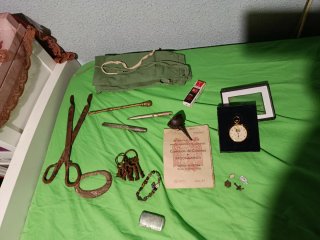 Collezione di oggetti antichi vari