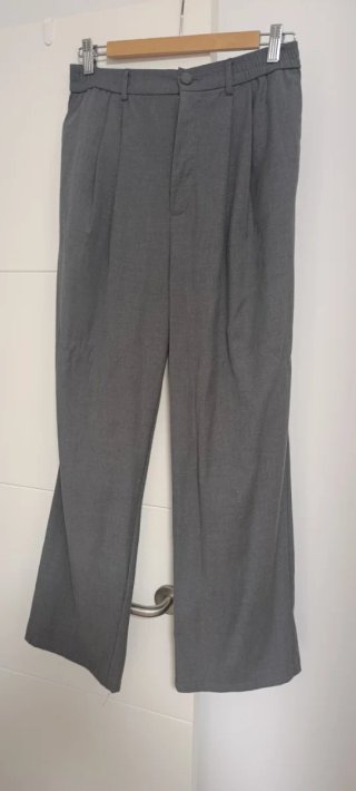 Pantalón ancho gris