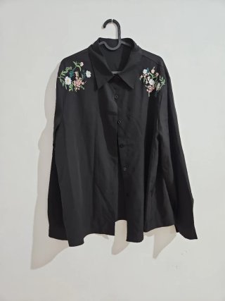 Camisa Negra Mujer con Bordado Floral Talla XL