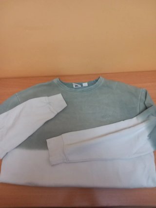 Sudadera bicolor verde y blanca