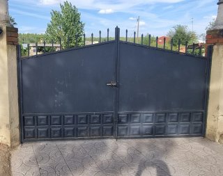 Puerta de Garaje Abatible de Metal