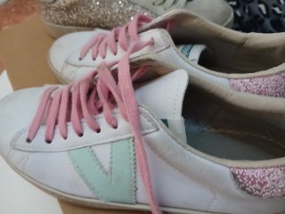 Tenis de niña blancos y rosas Vendo los 3 a 10€