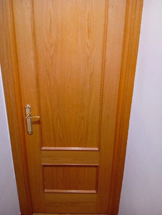 Puerta de madera clásica
