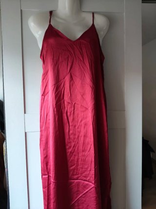 Vestido lencero burdeos