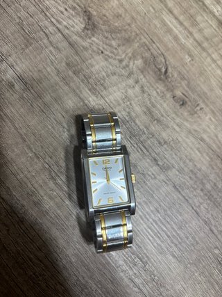 Reloj Casio Plateado y Dorado