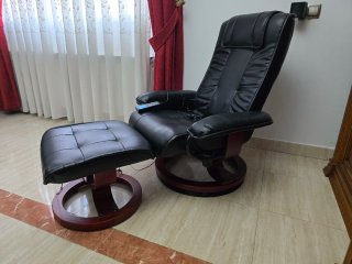 Sillón de masaje con reposapiés