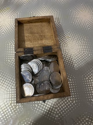 Lote de Monedas de Pesetas en Caja de Madera