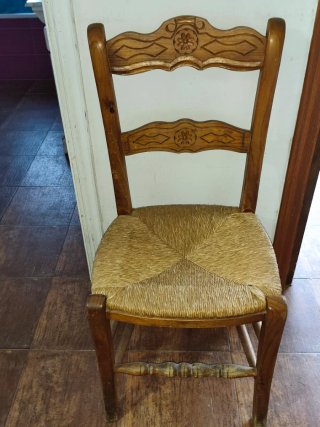 Silla de madera y enea
