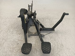 Pedal embrague BMW 5 Berlina (E39) 2,0 Ltr. - 100