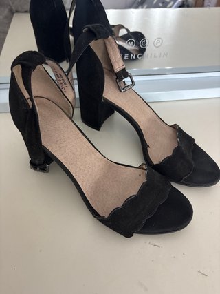 Sandalias Negras con Tacón Ancho