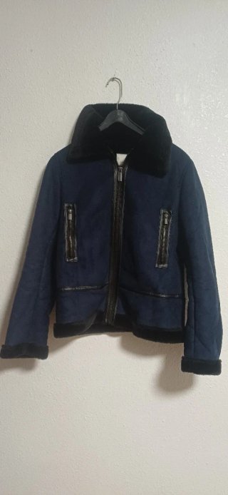 Chaqueta corta azul con forro