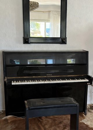Piano Vertical Petrof Negro