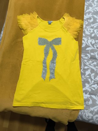 Camiseta Amarilla con Mangas de Tul.