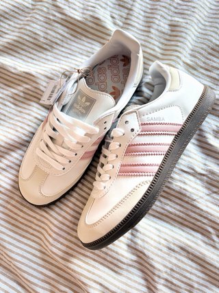 Zapatillas Adidas Samba Blancas con Lineas Rosas